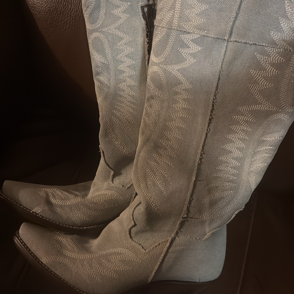 Stylish Gray Women's Boots
